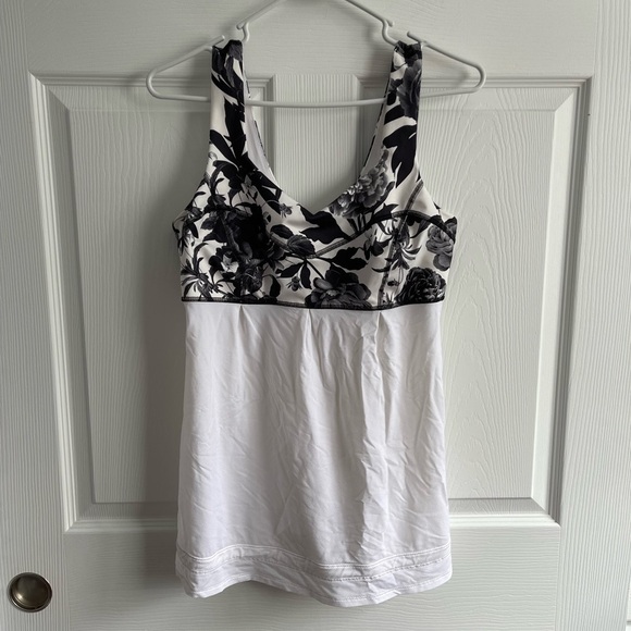 Lululemon Tame Me Tank top - Picture 2 of 6